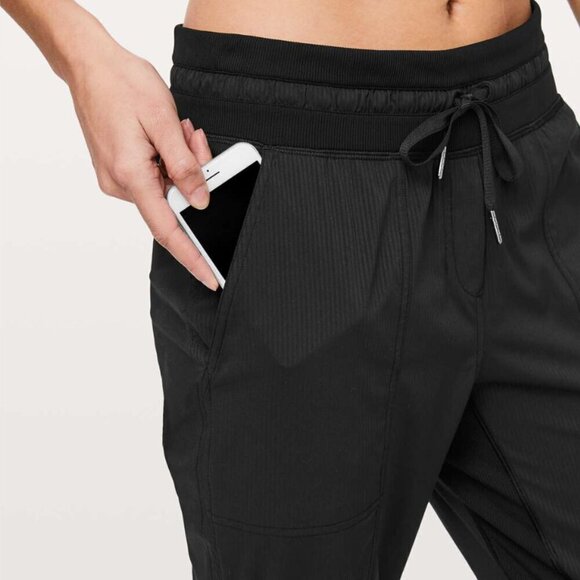 Lululemon Studio Lightweight Crop Pants 25" Black 6 NWOT - Picture 6 of 12